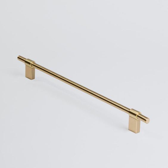 Charlie Line Appliance Pull