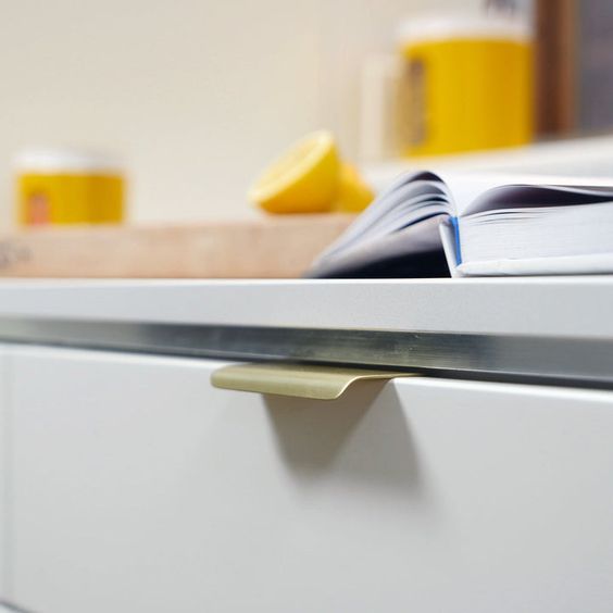 Charlie Straight Edge Tab