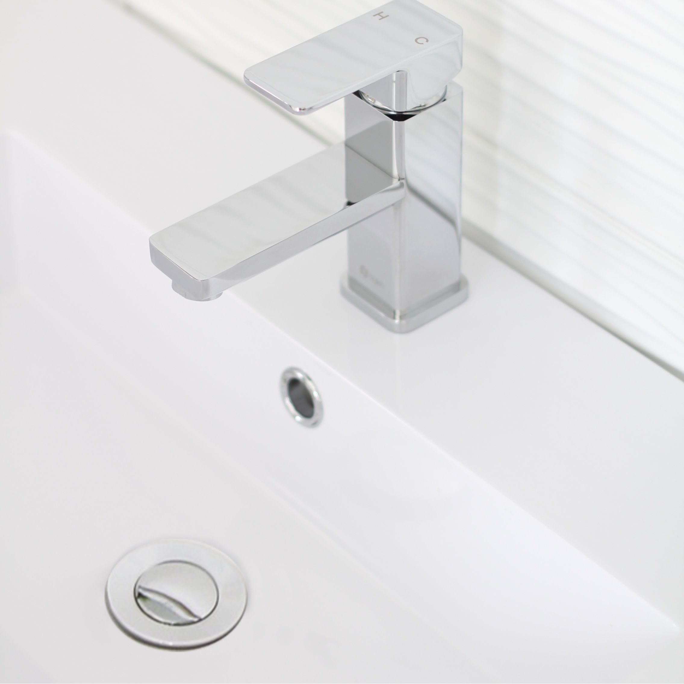 Bathroom Vanity Sink Pop-Up Drain with Overflow in Polished Chrome